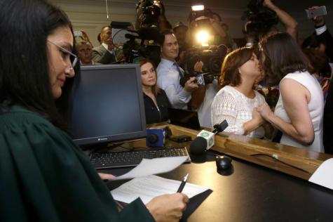 Miami judge weds gays and lesbians after ruling against ban