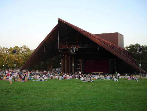 This 2006 image shows theater-goers picnicing on the hill before a Miller Outdoor Theatre performance. Miller will be hosting two free shows during spring break on March 20 and March 21.