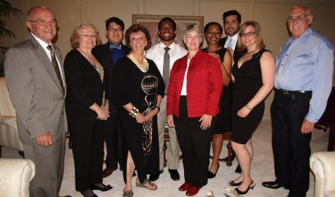 Students dine with Annise Parker