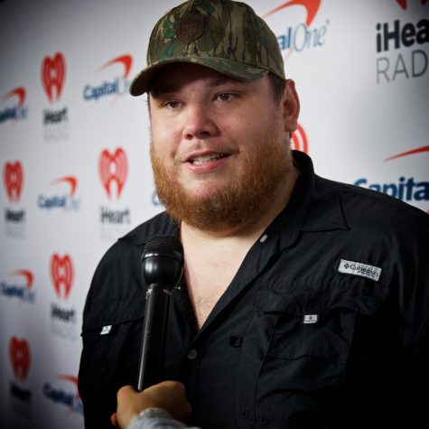 Review: No sophomore slump for country singer Luke Combs