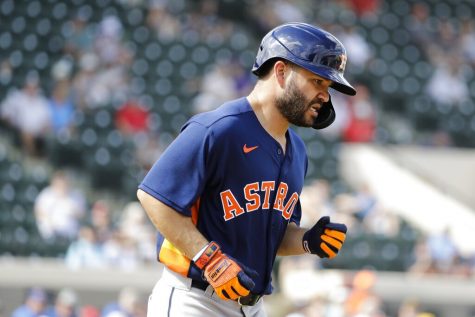 Altuve booed, nicked by pitch in spring debut for Astros