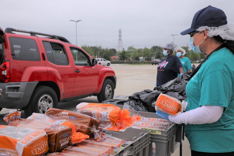 HISD extends its food distrbutions for the week! walk-ups and pickups.