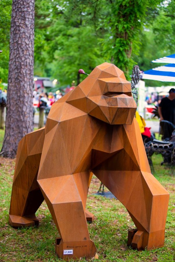Bayou+gorilla+sculpture