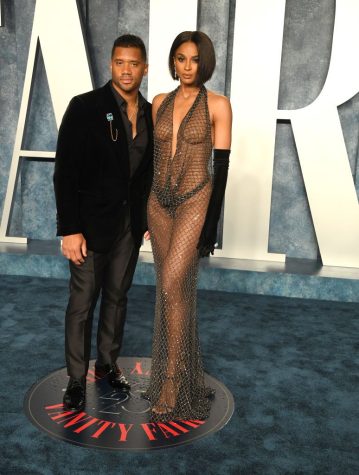 Ciara bares all at the Vanity Fair Oscar Party