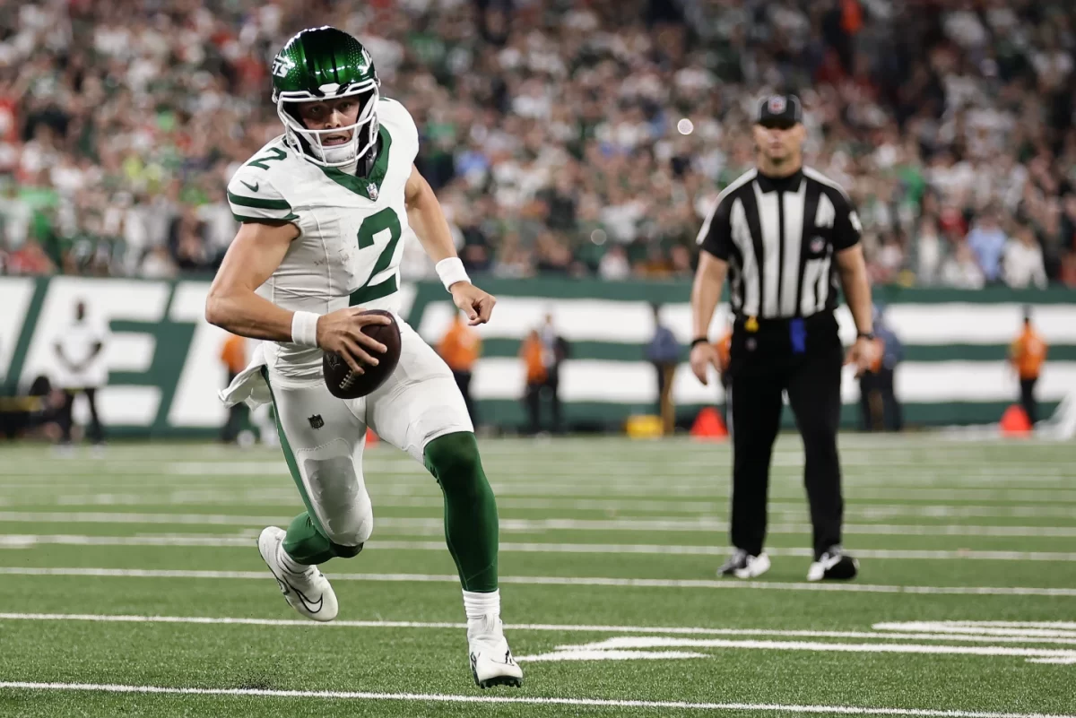 New York Jets quarterback Zach Wilson (2) runs for a two-point conversion against the Kansas City Chiefs during the third quarter to tie the game 20-20 in Sundays game, Oct. 1, 2023, in East Rutherford, N.J. (AP Photo/Adam Hunger)
