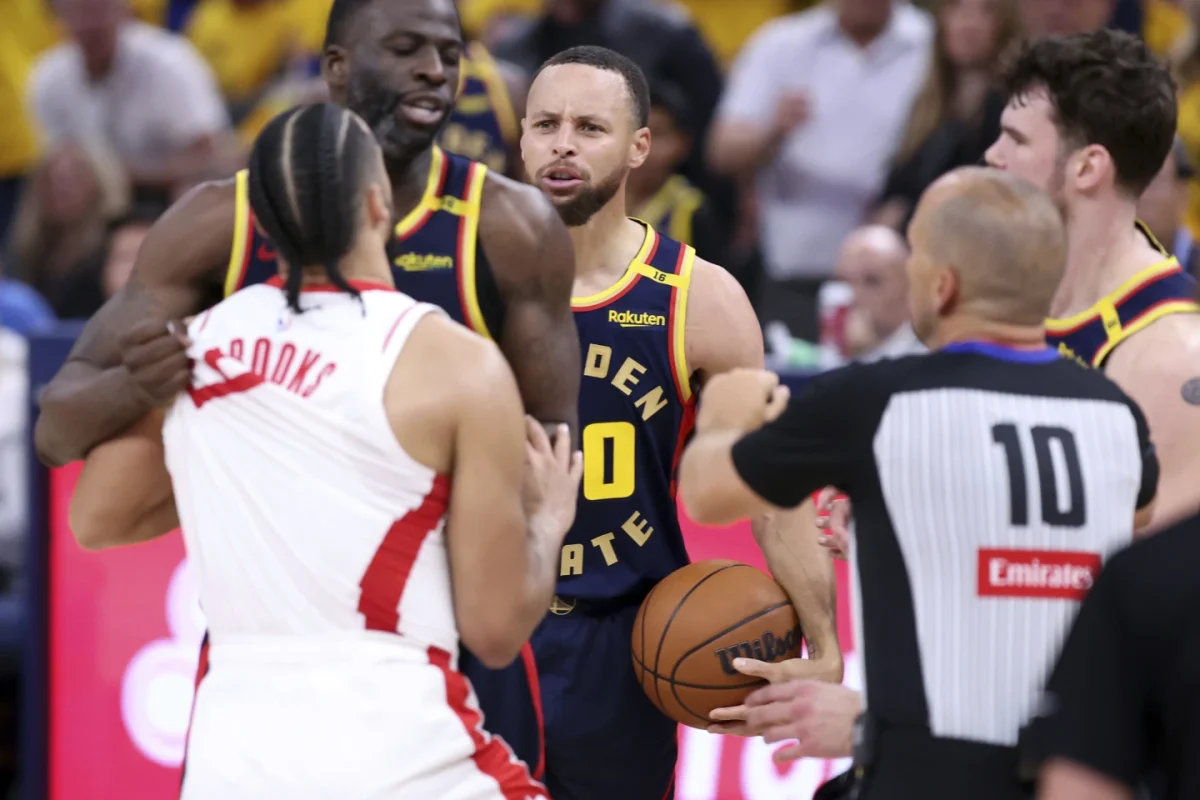 Stephen Curry watches Draymond Green scuffle with Dillion Brooks in the second quarter of the NBA Playoffs' First Round Game 4